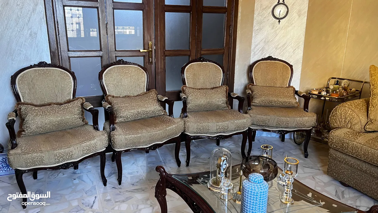 طقم كنب تسع مقاعد