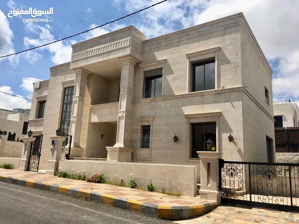 فيلا مستقلة و مميزة للبيع في عبدون مع مسبح خاص و حديقة