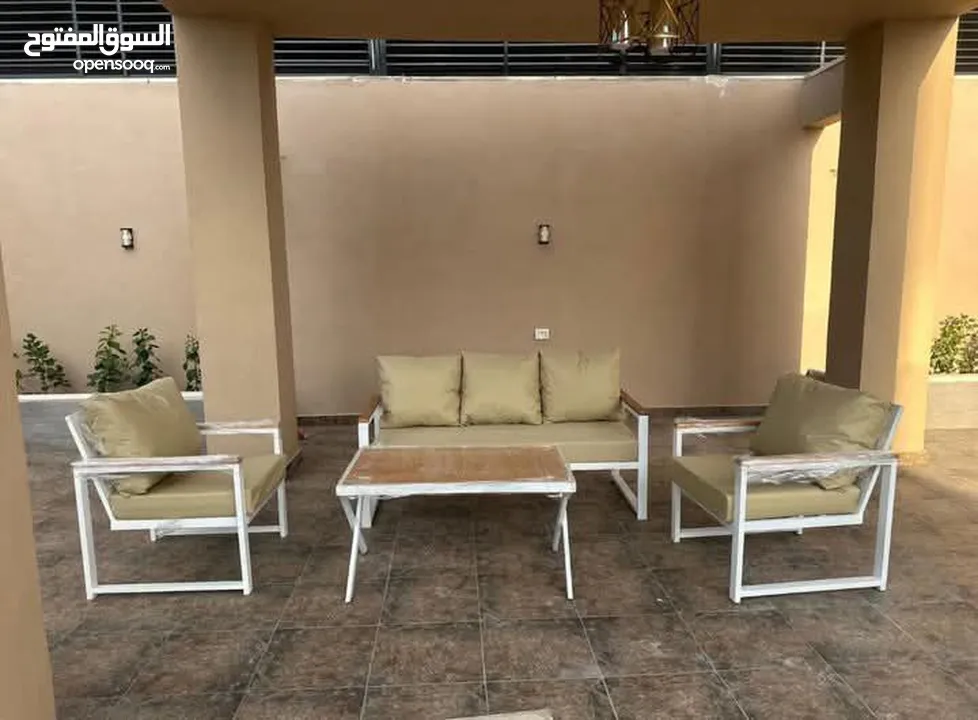 طقم حديد شيك جدا للحدائق و الأماكن الخارجية