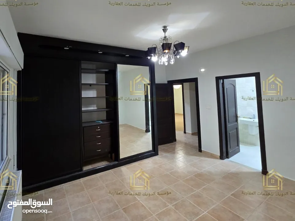 شقة في منطقة ام السماق ارضي مع حديقة وترسات