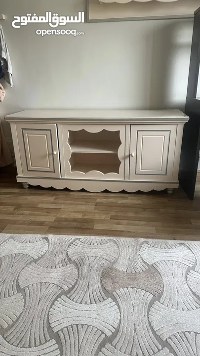 غرفه نوم بناتي لون الزهر البارد مع البيج الفاتح  الغرفه من amazing room