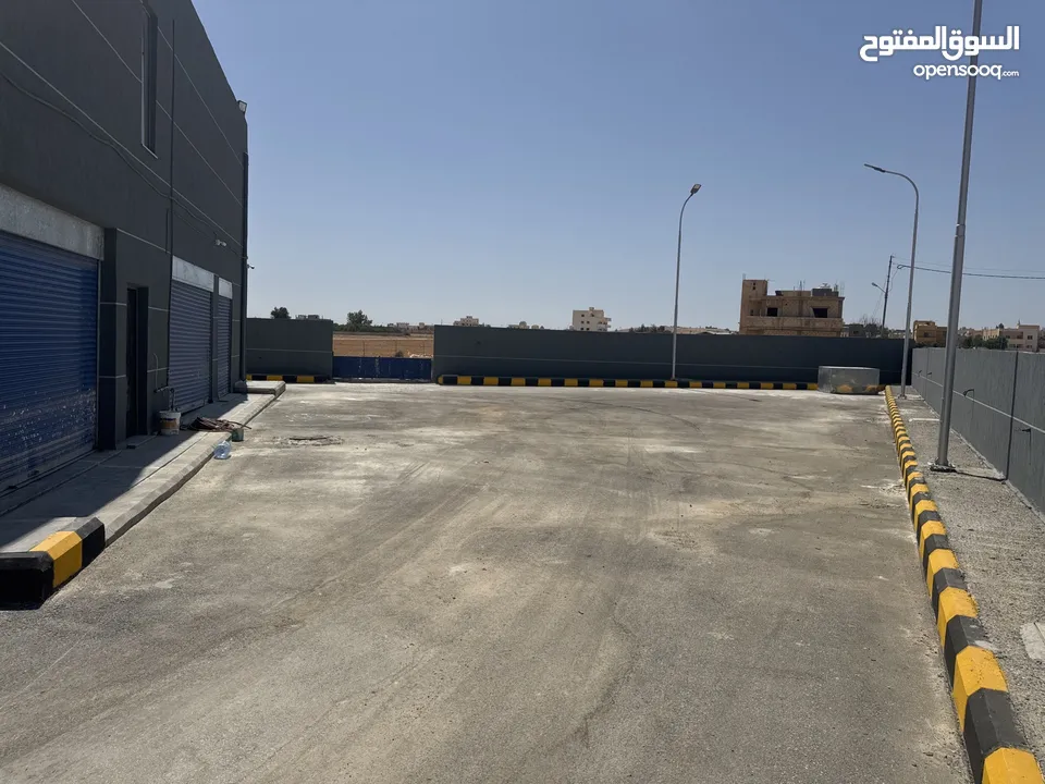 محلات للإيجار داخل محطة محروقات منطقة حيوية طريق ال 100 رجم الشامي منطقة متعطشة للخدمات