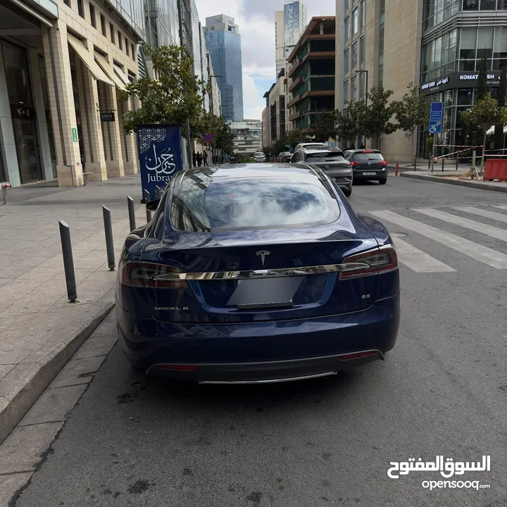 Tesla Model S 85