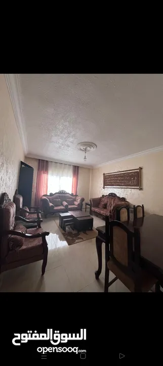 شقه مفروشه للايجار 3غرف نوم و3حمامات وصاله وصالون