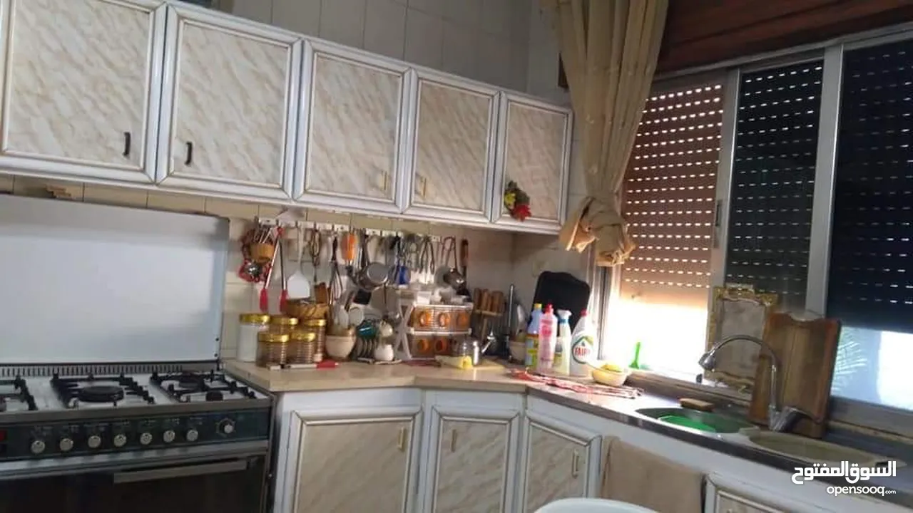 سكن مشترك للبنات فقط- شاغر لبنت طالبة او موظفة في غرفة ثنائية حي الجامعة الاردنية