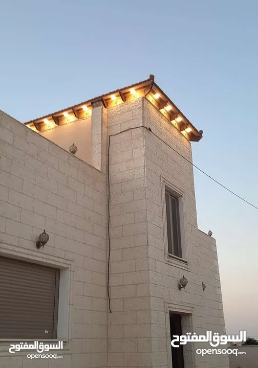 تركيب جميع انواع القرميد  تفصيل ابواب وحمايات ودربزنات  تركيب مظلات وبرقلات   صيانه عامه