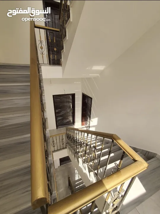 عماره جديده/4 شقق طابقيه للبيع