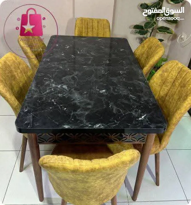نقدم لكِ/لكِ طاولة طعام مستطيلة رائعة مع 6 كراسي، مصممة لتلبية جميع احتياجاتكِ/احتياجاتكِ