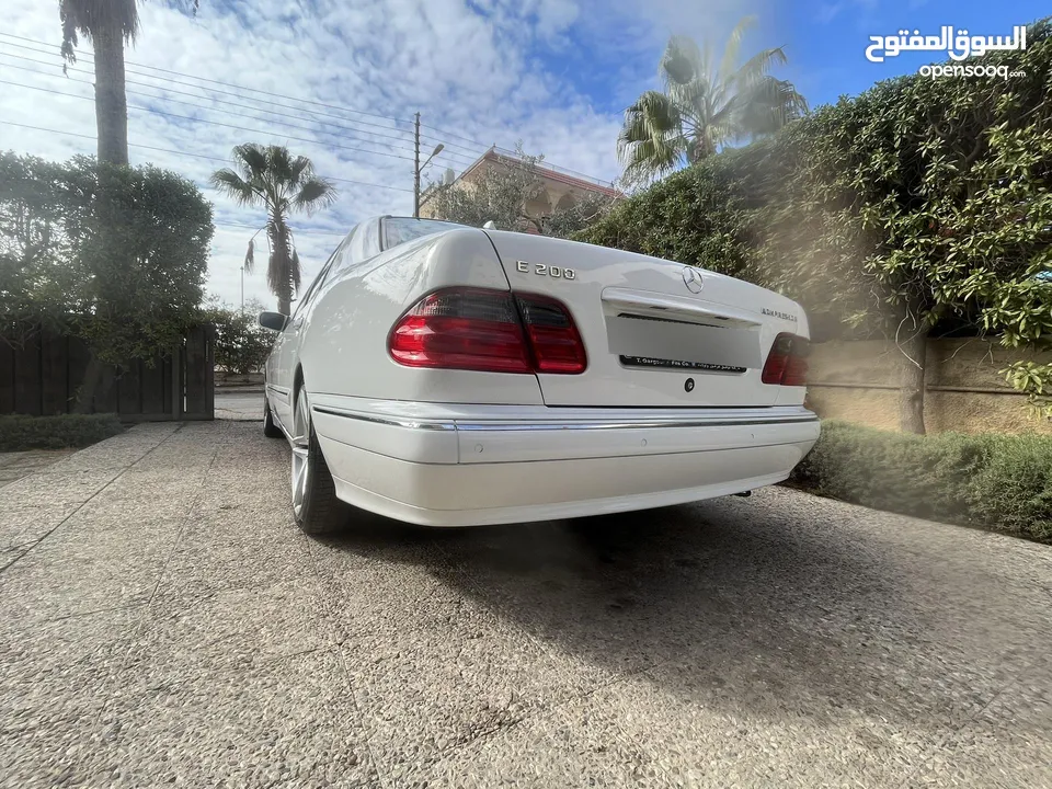 مرسيدس  E200KOMPRESSOR AVANTGARD