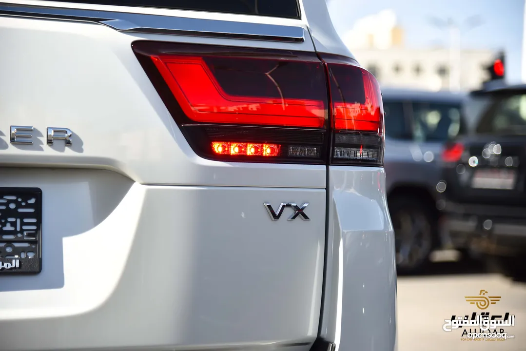تويوتا لاندكروز VX 2024 لون ابيض عداد زيرو كفالة الشركة