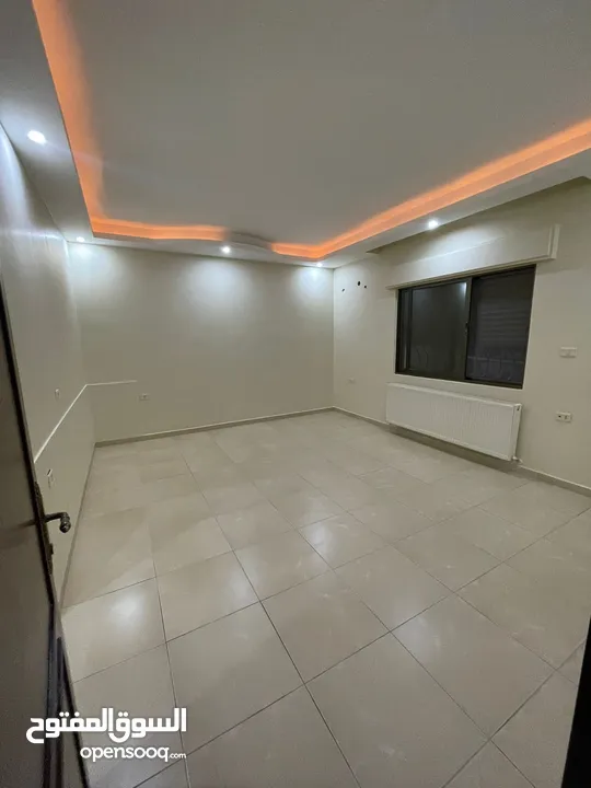 شقة أرضية 200 م سوبر ديلوكس مع مدخل وكراج خاص للايجار