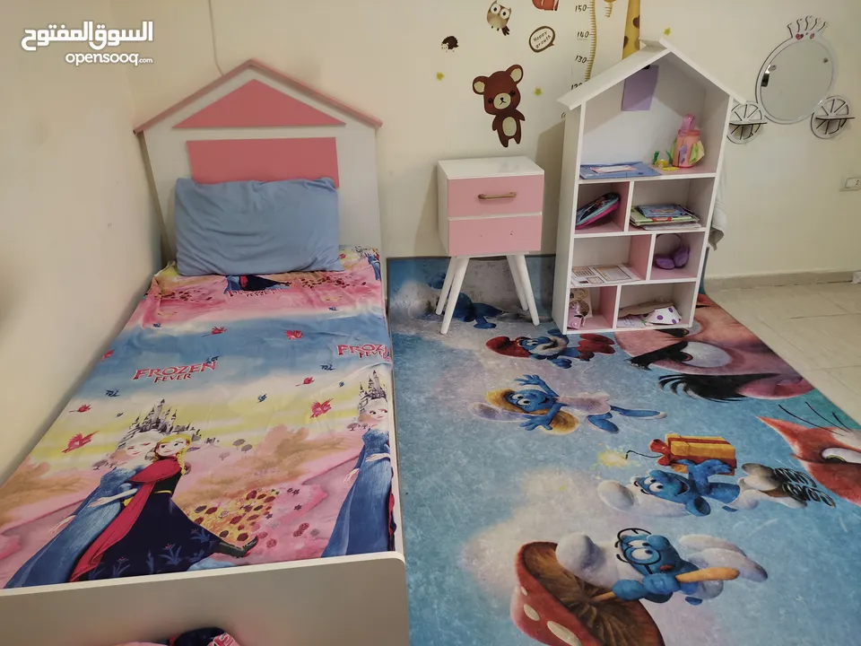 غرفة طفلة بحالة ممتازة