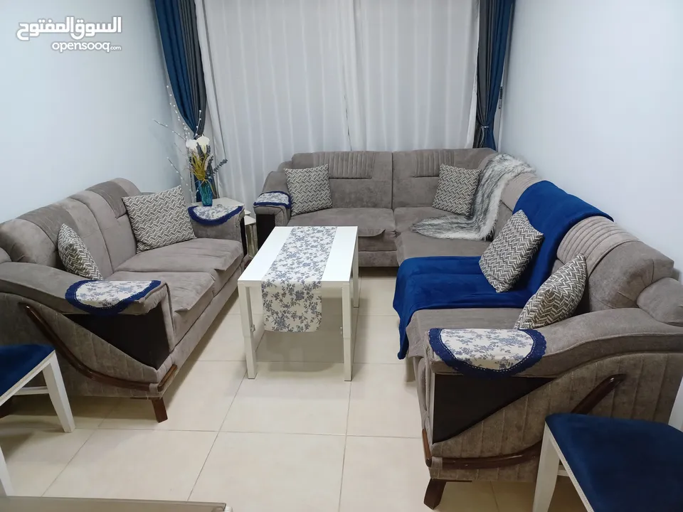 طقم كورنر جديد مع طاولة سفرة مستعملة