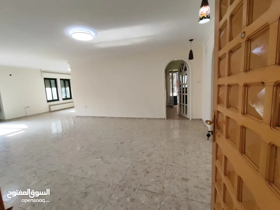 شقة غير مفروشة للإيجار – الطيرة  شارع روما