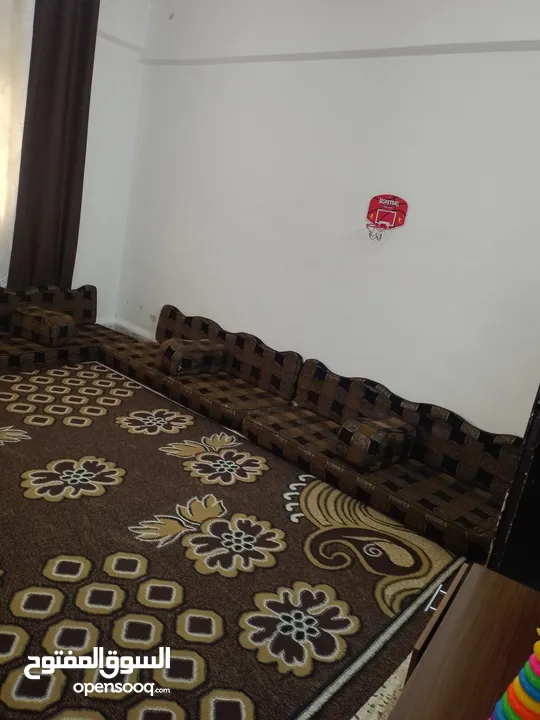 غرفة جلوس قعدة فرشات عربي خزانة تلفزيون  لون جوزي سجادة  3 متر ونص ب مترين ونص برادي 3 قطع لكل برداي