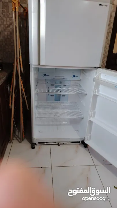 ثلاجة ميتسوبيشي مستعمل، بحالة ممتازة، نظيفة