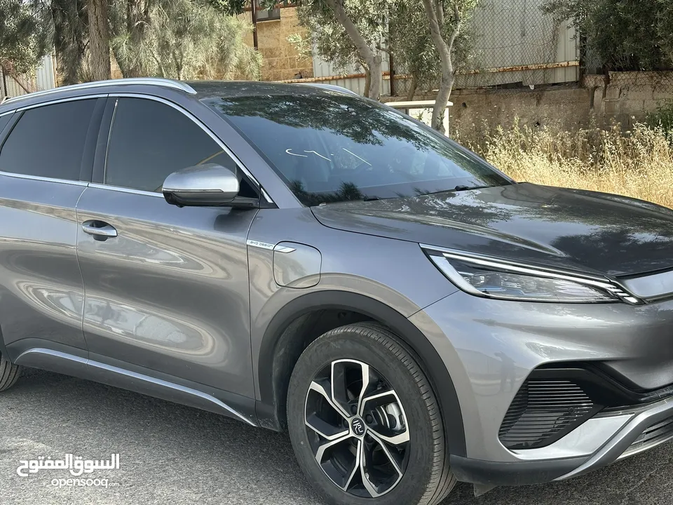 بي واي دي ايوان 2022 يوجد عدة سيارات بطاريه كبيره
