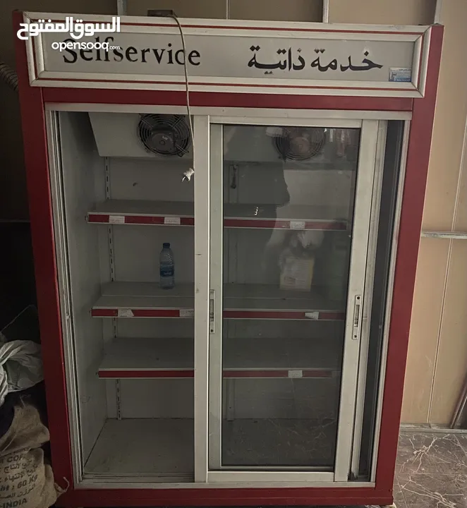 عدة كفتيريا كاملة استعمال شهرين  ثلاجه بابين سحب  1 غلايه مياه مع ارضيه ستانلس  2 غلايه قهوه صب