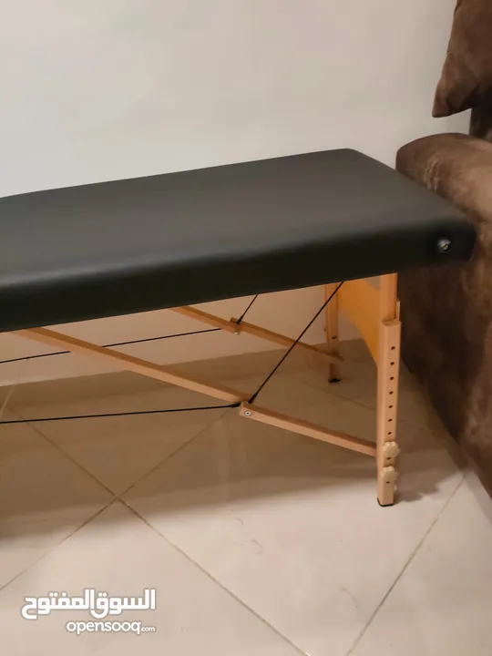 تخت مساج مميز وفخم جدا جديد بالكرتونه