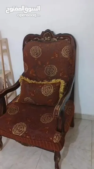 طقم كنب بحاله جيده للبيع