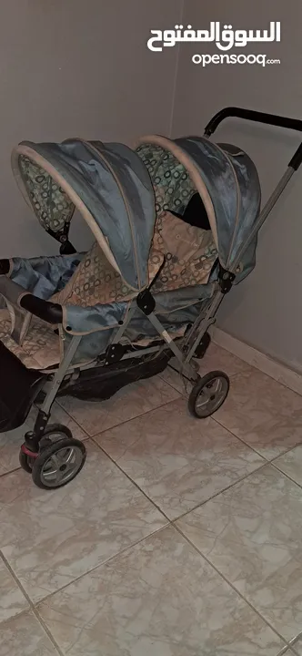 عربة أطفال توأم مستعمل بحالة جيدة  ماركة MAMA LOVE
