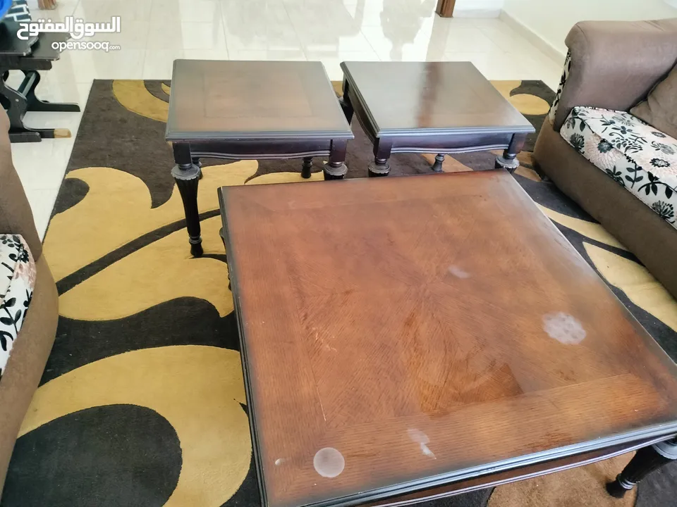 طقم كنب مع طاولات