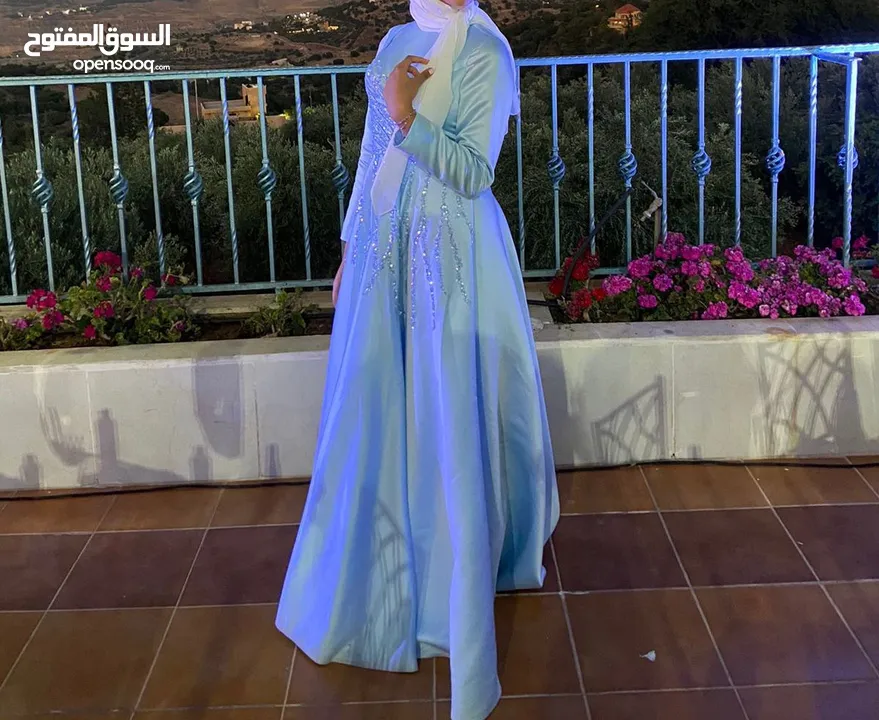مجموعة فساتين للبيع