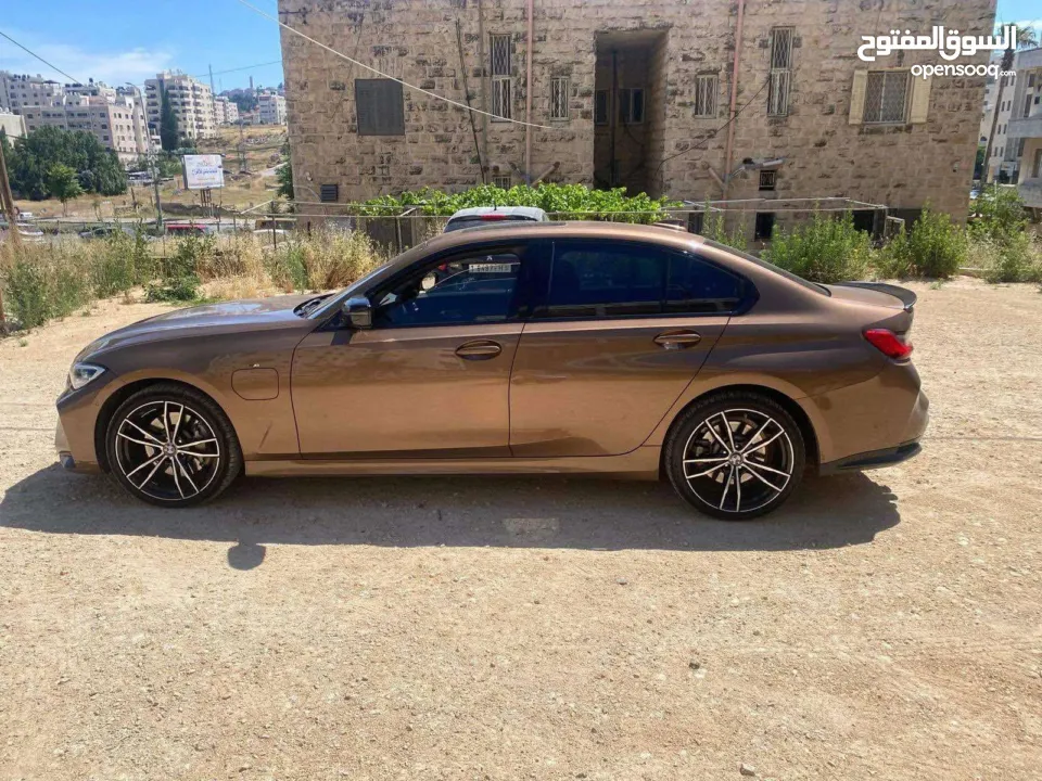 BMW 330e plug إن