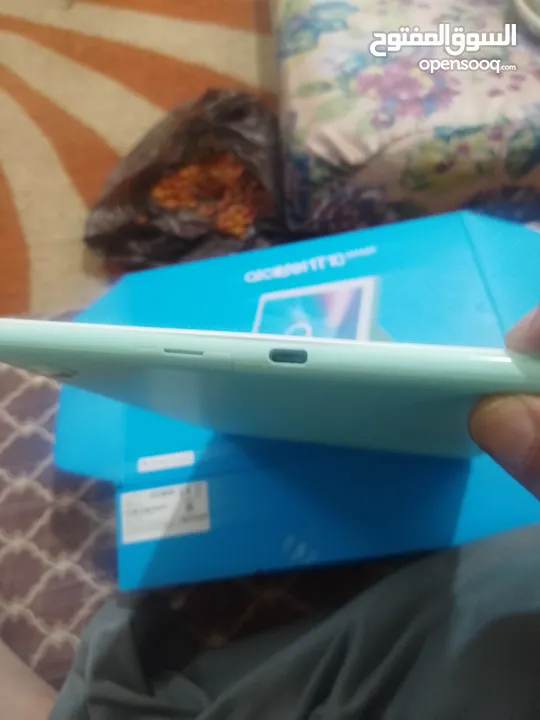 تاب الكاتيل IT10 حجم شاشة كبير مع كي بورد  بحالة ممتازة للبيع او البدل على جهازين تلفون