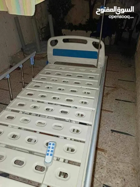 سرير طبي كهربائي