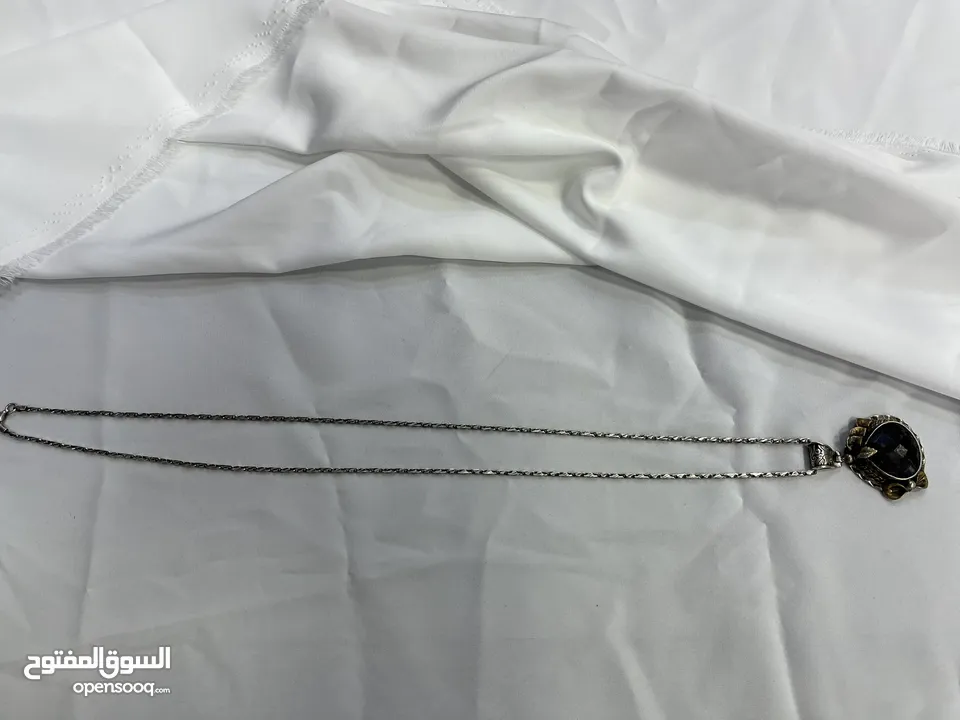 ‎السنسال الفضي الإيطالي عيار *925* مع التعليقة الفضية بحجر *اللابرادوريت التركي* بوزن *21.77