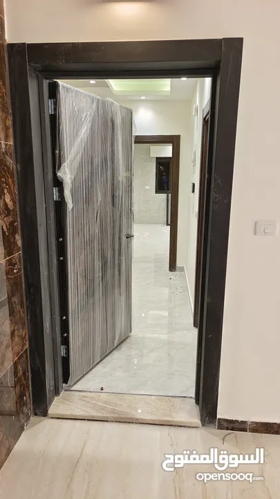 شقة سوبر ديلوكس طابق ثالث مع روف في مرج الحمام