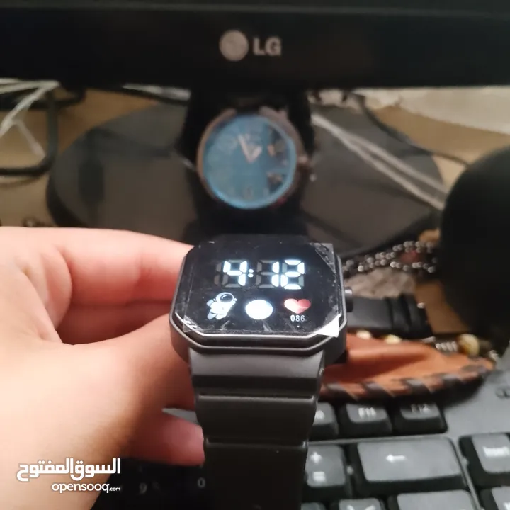 ساعتين بنوع كوارتز 2 بدينارين ونصف فقط عرض خاص لمدة محدودة
