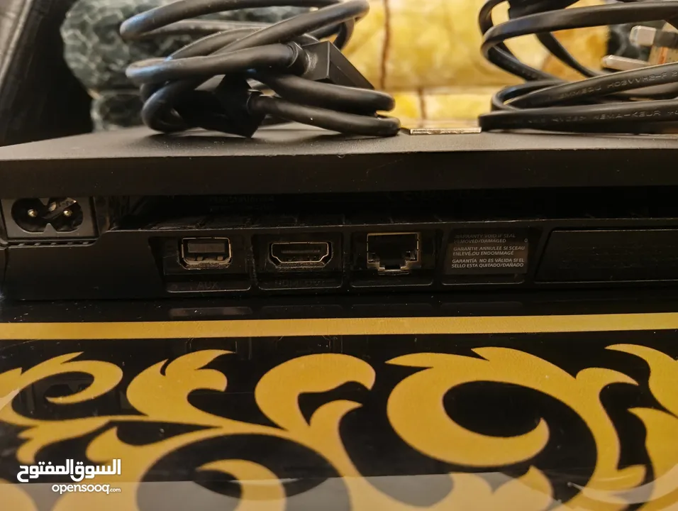 PLAYSTATION 4 SONY بحالة الوكالة توب نضافة سلم