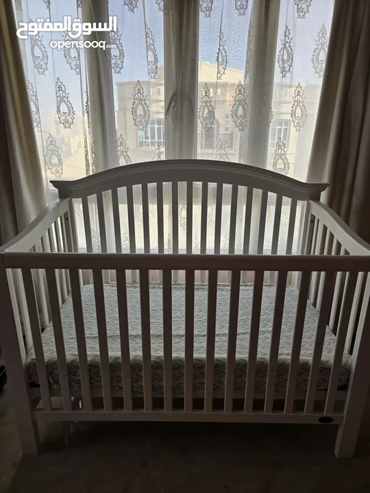 Juniors crib with mattress for sale سرير جونيور مع فرش للبيع