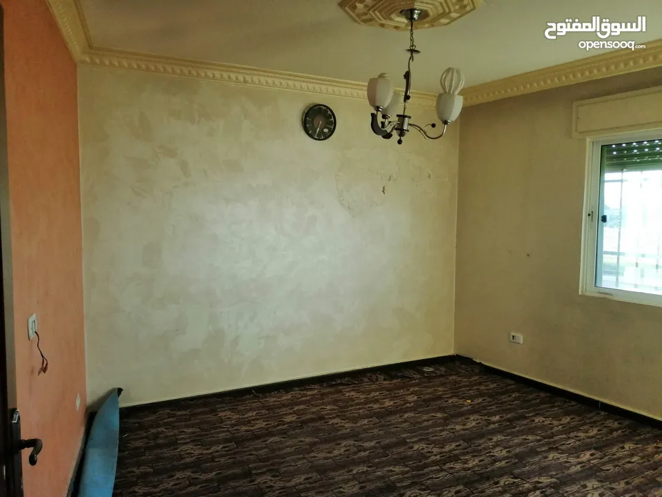 شقة للبيع في ماركا الجنوبية نادي السباق شيك المطار 3 غرف ومطبخ خشب بلوط وصالون و2 حمام وحماية راكبه