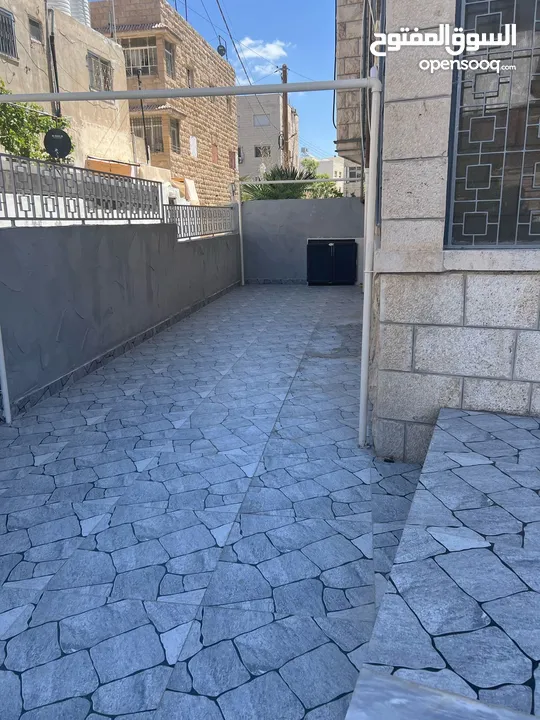 شقة ارضية احكام تجاري في جبل الحسين للإيجار