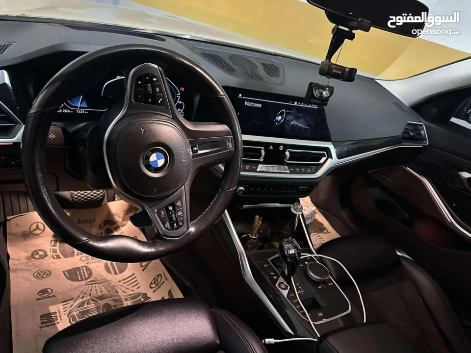 BMW 330e plug إن