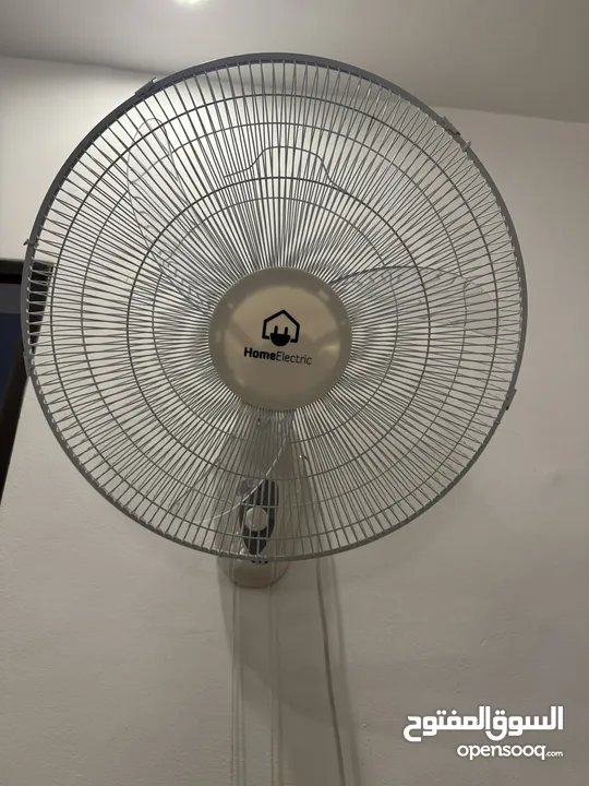 مروحتين حائط super deluxe + home electric عدد 2 بحالة ممتازة