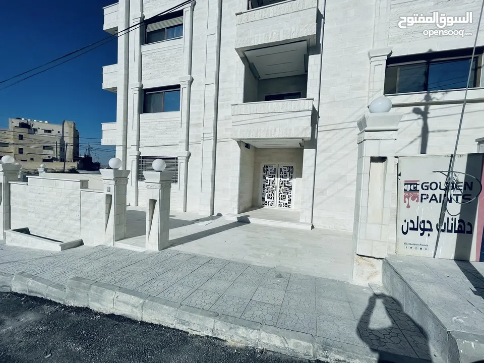 شقه للبيع  165م الزرقاء الجديده - جبل المغير تشطيب فندقي موقع مميز منطقه فلل وواجهه معماريه عصريه