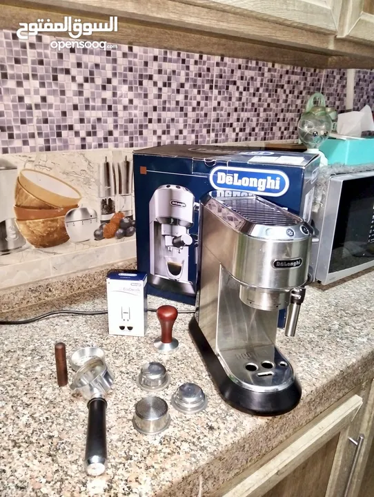 مكينة صنع القهوة من شركة   DELONGHI Dedica  EC685  العالمية في صناعة ماكنات  القهوه شركة ايطاليه