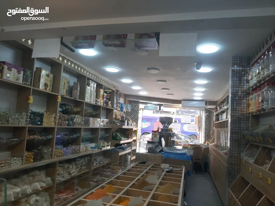 محمص للبيع بكامل عدته وديكوره وبضاعته البيع بداعي السفر المحمص يعمل بشكل جيد وقابل للتطوير والتوسيعو