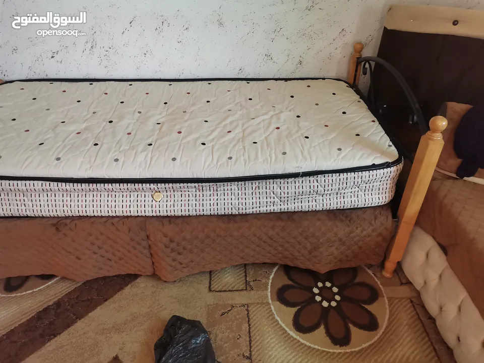 تخت حديد وفرشة ضغط عالي