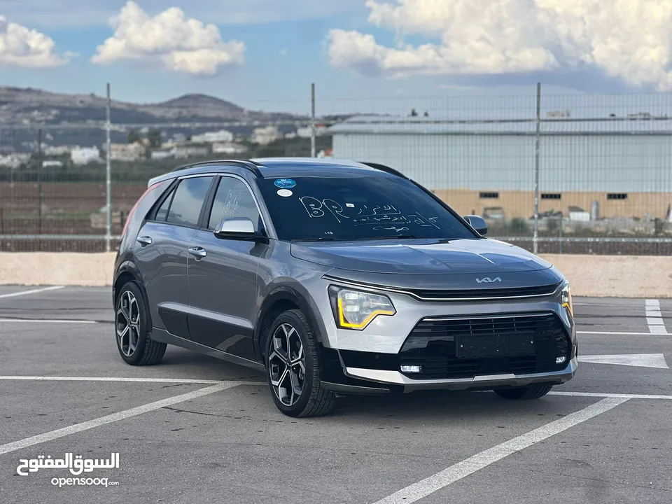 كايا نيرو هايبرد (بنزين+كهرباء ) فل الفل فتحة سقف لون مميز اضافات مميزة /2022 جناح اسود