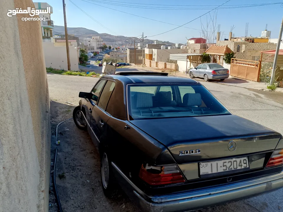 مارسيدس بطه لبيع. موديل 1990 ماتور200 اسود  قير عادي 5 غيار من بلالدها
