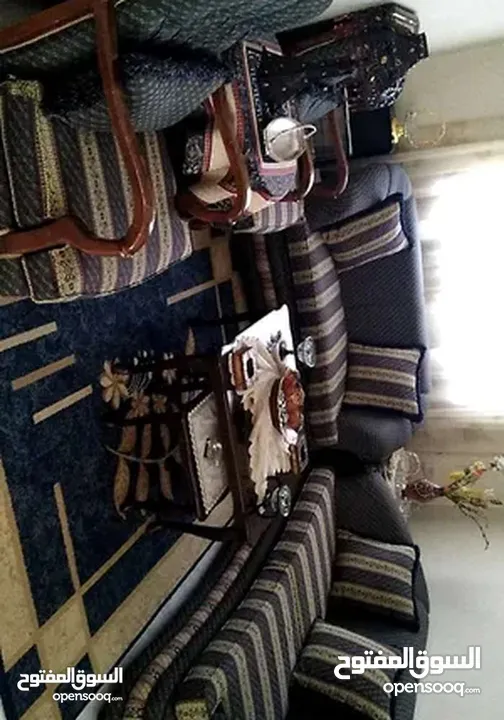 طقم كنب مع طاولات للبيع