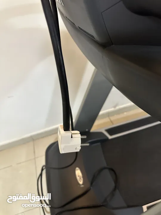 جهاز تريدميل Cybex770T شبه جديد استخدام شهرين فقط بسعر مغري