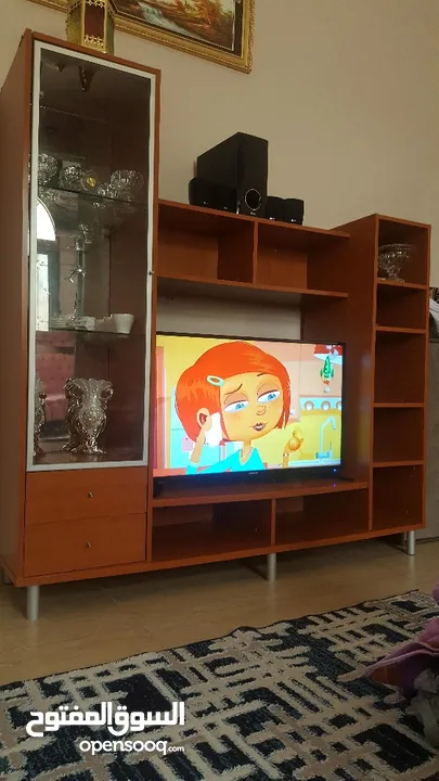 بوفيه للتلفزيون بحالة جيدة جدا خشب ماليزي