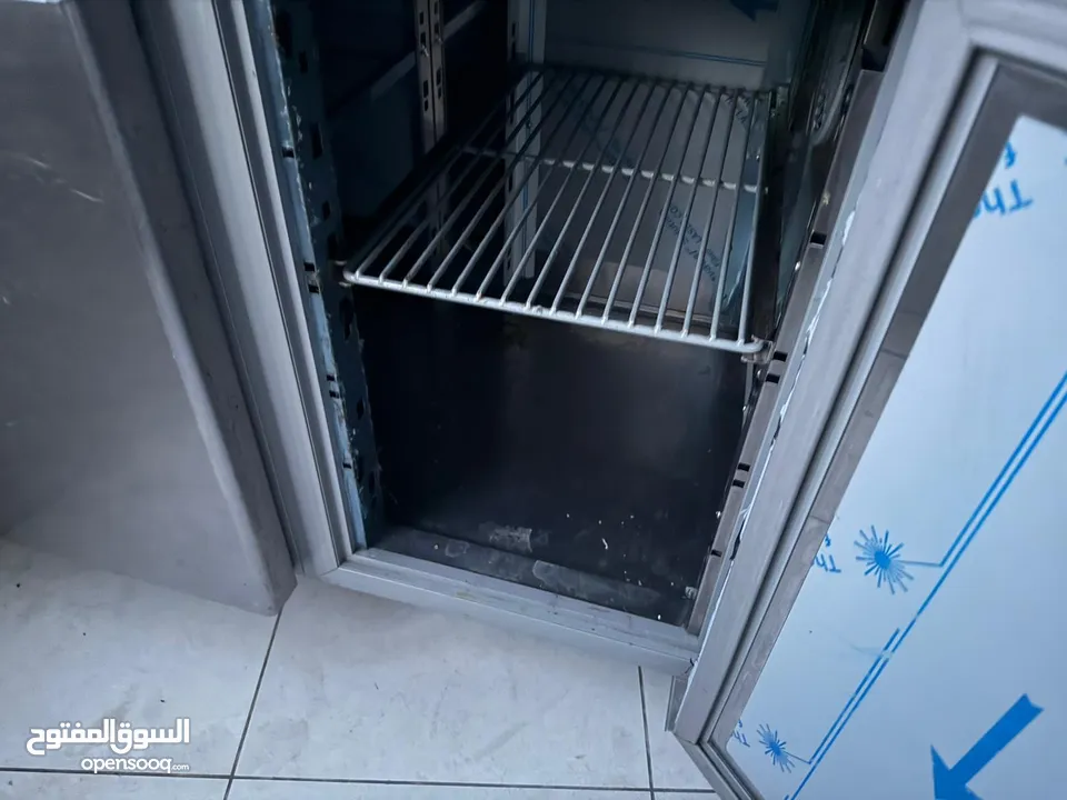 عدة مطعم بحالة ممتازة للبيع