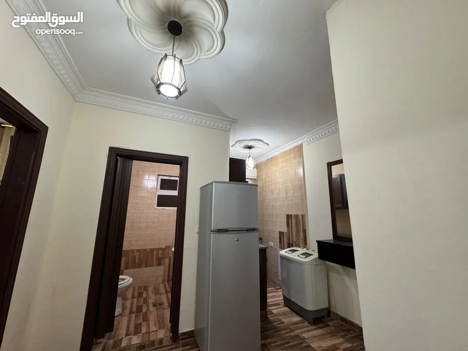 استديو مفروش مقابل جامعة العلوم التطبيقيه  ب 500 خلف مطعم الكلحة
